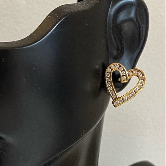 ⭐️10K Gold⭐️ Classic Diamond 💎 Heart 💗 Stud Earrings EUC - Picture 5 of 10